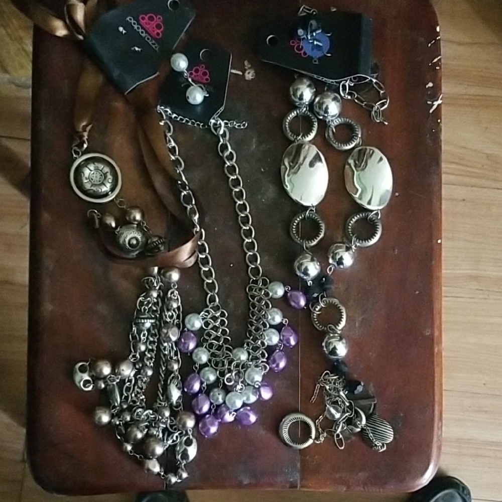 Papazzi Blanc Silver and Purple Necklace Set